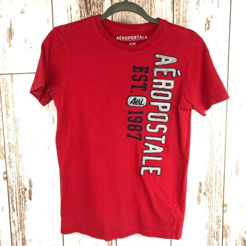 Aeropostale T-Shirt, Size XS. In good used condition!